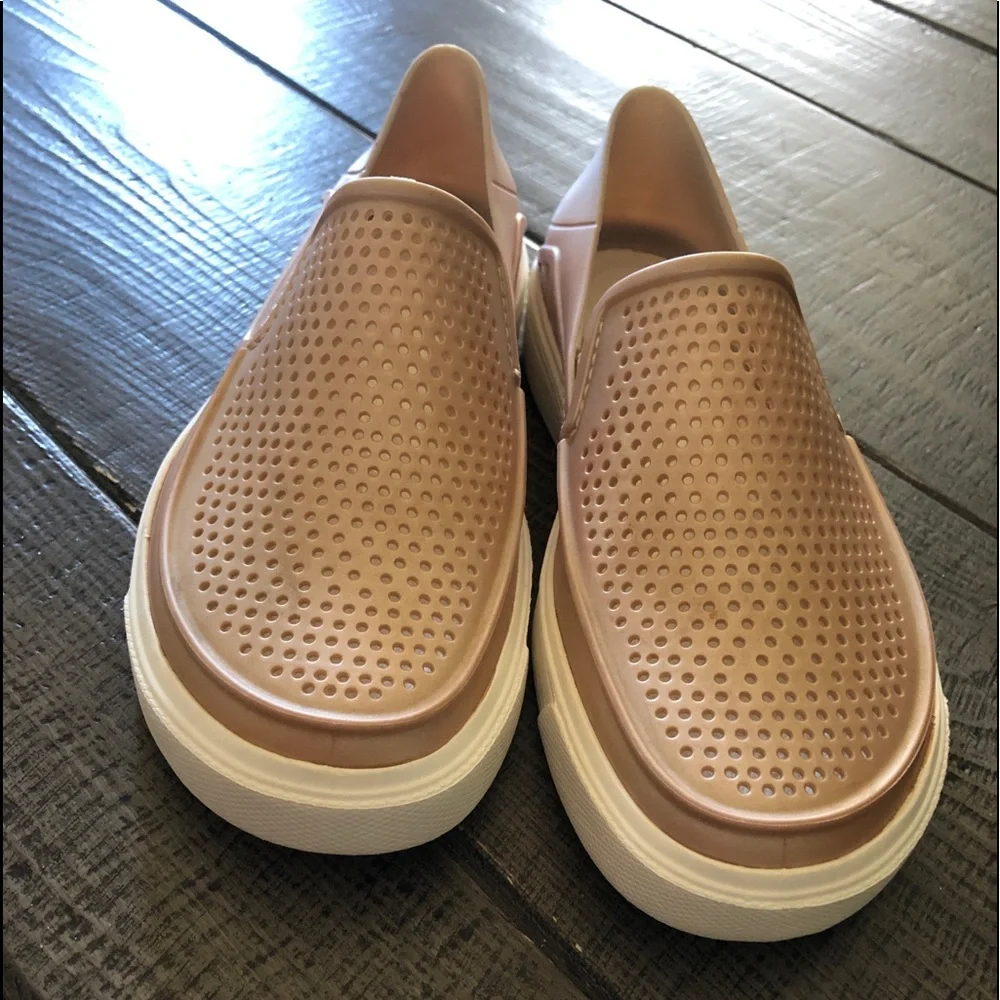 CROCS Roka Slip On - Picture 1 of 9